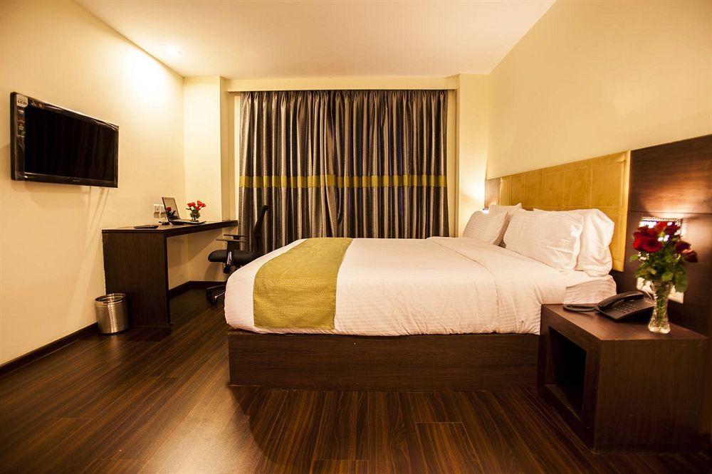 J Hotel Port Blair Bagian luar foto