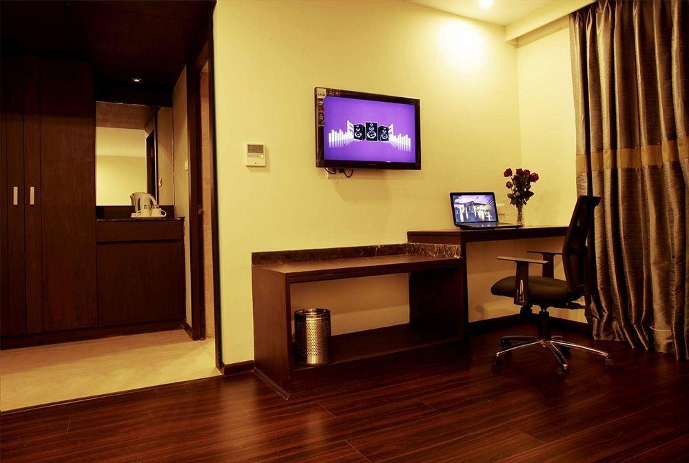 J Hotel Port Blair Bagian luar foto
